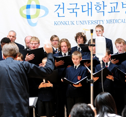 벨기에왕립소년합창단 건국대병원 정오음악회 자원봉사 공연
