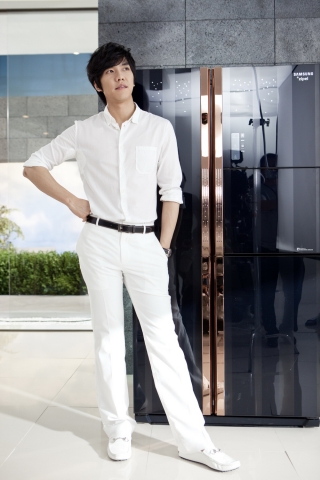 이승기, 화보 같은 삼성지펠 마시모주끼 CF 컷 ‘눈길’