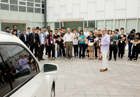 GM DAEWOO 디자인부문 김태완 부사장이 14일 GM DAEWOO 디자인센터를 방문한 전세계 유망 예비 디자이너 지망 대학생들을 대상으로 GM DAEWOO 디자인의 특징과 최근