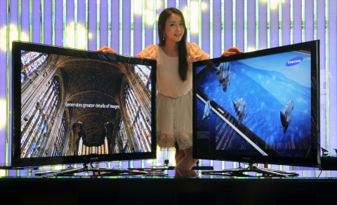 삼성전자는 편안하고 생생한 3D 입체화질은 기본, PDP TV의 자연스러운 화질 특성과 LCD TV의 선명한 화질과 저소비전력 특성을 겸비한 삼성파브 하이브리드 3D PDP TV 