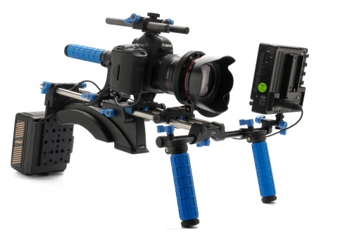 캐논 EOS 5D Mark II에 RedRock Micro사의 영상촬영서포팅시스템을 장착한 모습