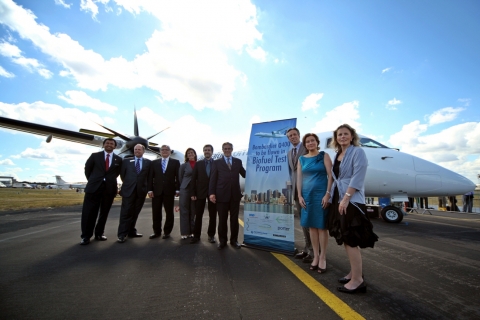 바이오연료 테스트 프로그램 조인식에 참여한 Bombardier Aerospace의 시니어리더쉽 팀