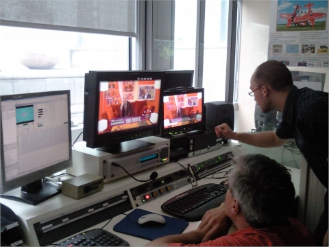 2010년 6월 15일, 프랑스 국영 방송국 중 하나인 TV-5의 기술부서 및 HD 주조종실, 부조종실 등에서 LEM-150을 시연하고 있다.