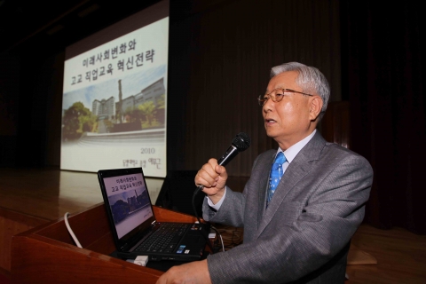 부산 동명대학교 이무근 총장의 26일 특강장면2