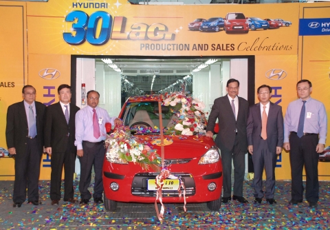 현대자동차 인도법인(HMI, Hyundai Motor India Ltd.)은 현지시간으로 4일(수) 오후 첸나이에 위치한 인도 제2공장 ‘i10’ 의장라인에서 법인 관계자들이 참석
