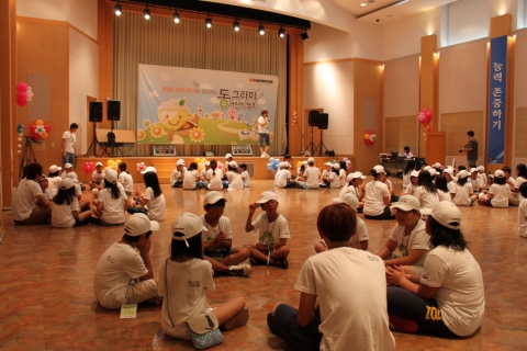 충남 금산군 한국타이어 연수원에서 사원자녀들이 ‘동그라미캠프’에 참가하고 있다.