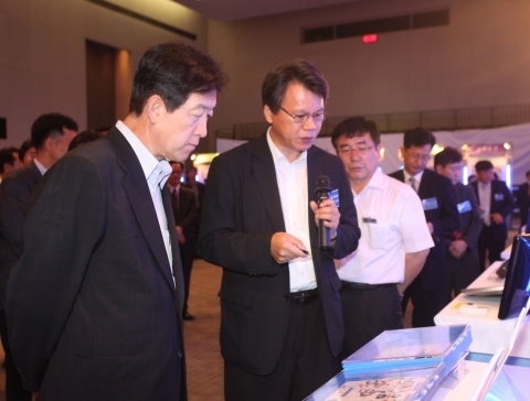 삼성전자는 19일 수원 디지털시티에서 대표적 &#039;상생경영 성공모델&#039;로 평가 받고 있는 「혁신기술기업협의회(以下 혁기회)」보유기술 전시•설명회를 개