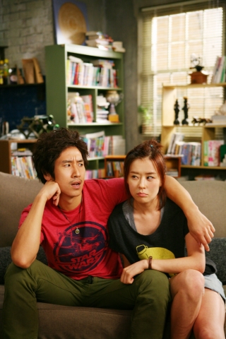 ‘뒤끝작렬’ 이선균, ‘허세작렬’ 최강희의 ‘쩨쩨한 로맨스’ 크랭크 인