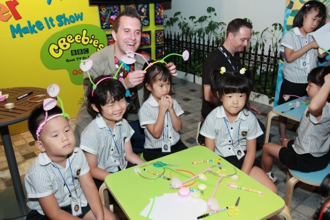 지난 5월부터 쿡TV에서 독점방영중인 BBC의 유아교육전문채널 'CBeebies(씨비비즈)'에서는 24일 광화문에 위치한 kt 올레스퀘어에서 이 채널의 인기 프로