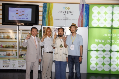 Thankyou21발대식을 마치고 기념촬영(왼쪽부터 김성걸 이사장 우희용 회장 김주원 대표)