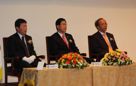 (왼쪽부터) 고선풍 교수, 박용성 교수, 허병무 교수