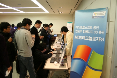 지난 3월 디지털 사이니지, POS, 키오스크, 산업용기기 개발자 약 150명이 참석한 윈도우 임베디드 스탠다드 7 세미나 개최 사진