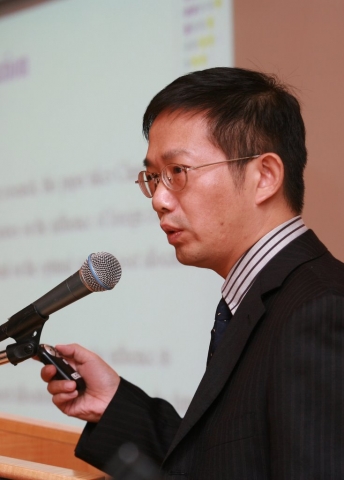 서울과학종합대학원 주최 중국 경제 세미나에서 강연을 펼치고 있는 중국과학원 위선화 교수