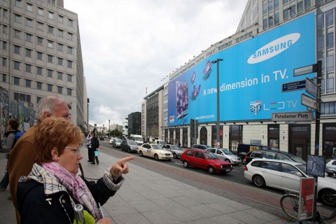 베를린 유명명소 포츠담 광장의 삼성 3D TV 옥외광고