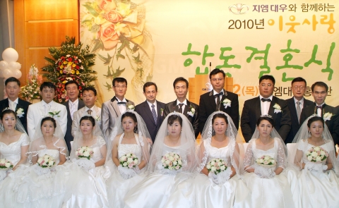 GM DAEWOO가 어려운 형편으로 결혼식을 올리지 못한 다문화 및 새터민 가정과 장애인, 저소득가정 등 총 12쌍을 위한 합동결혼식을 성황리에 개최했다. 2일 GM DAEWOO 