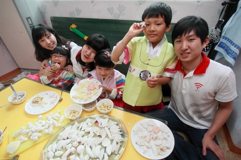 KT 신입사원, 지역아동센터서 추석맞이 봉사활동 실시