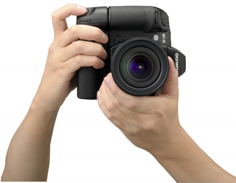 올림푸스, 새로운 플래그십 DSLR ‘E-5’ 선보여