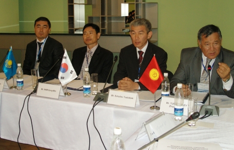 한국과 중앙아시아 국가 우정총재가 참여한 ‘한-몽-카+ 우정협력공동위원회’가 29일(한국시간) 키르기스스탄에서 열려 우편네크워크 현대화 전략 등에 대해 논의했다. 사진 왼쪽부터 아