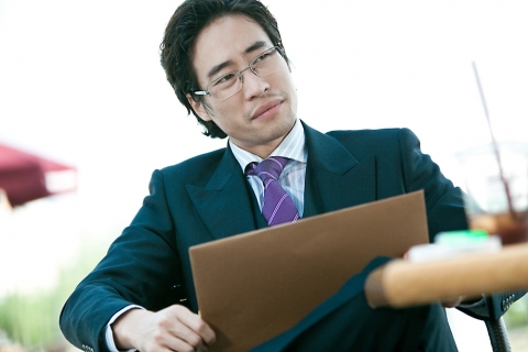 ‘부당거래’ 황정민-류승범-유해진의 필살기 삼파전 캐릭터 스틸 공개