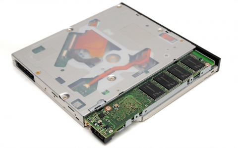 日 CEATEC 2010 전시회 참가…SATA 6.0Gbps 기반 2세대 하이브리드 드라이브 출품