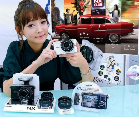 삼성NX100, 국내 판매 개시