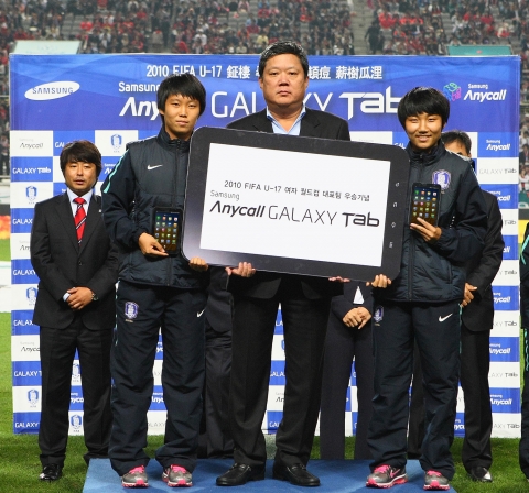 삼성전자, U-17 여자월드컵 우승 대표팀에 ‘갤럭시탭’ 증정