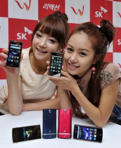 SK W, 첫 스마트폰 ‘리액션폰(SK-S100)’ 출시