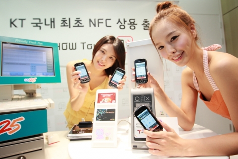 KT, 국내 최초 NFC 상용 단말 및 서비스 출시