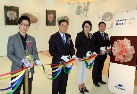 이번 행사에 참여한 이재욱 작가, 양승석 현대차 사장, 표미선 표갤러리 대표, 신영동 현대차 국내영업본부장(부사장) (사진 왼쪽부터)