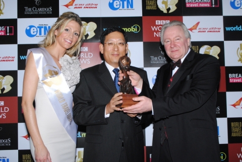 대한항공은 10월 14일(목) 오후 인도 델리에서 열린 <월드 트래블 어워즈(World Travel Awards) 2010> 시상식 행사에서 ‘아시아 최고 일등석 서비스