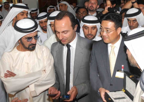 왼쪽부터 두바이 통치자이자 UAE (United Arab Emirates, 아랍에미레이트연합국) 부통령 '세이크 모하메드'(Sheikh Mohammed bin R