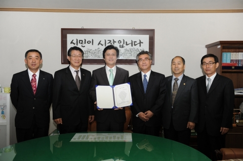 김만수 부천시장, 9. 21 폭우피해 긴급지원에 대한 감사패 받아