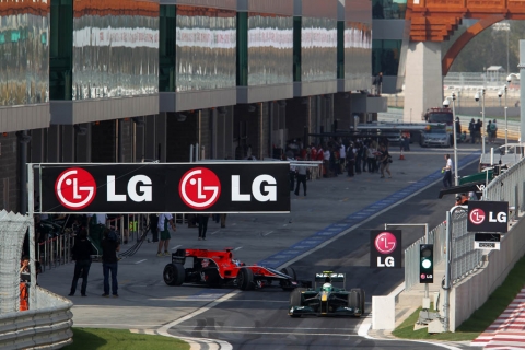 LG전자가 22~24일 전남 영암에서 열리는 ‘F1™ 코리아그랑프리’에서 글로벌 브랜드의 위용을 드러내며 전 세계 F1™ 팬들을 사로잡았다.