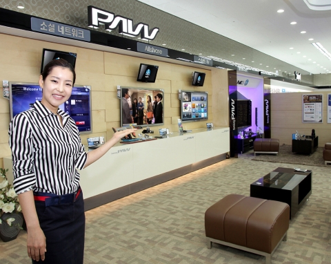 '보는 TV에서 즐기는 TV'로의 패러다임 변화를 주도하고 있는 삼성전자에서 선보인 스마트 TV가 고객의 스마트 라이프 뿐만 아니라 삼성파브 판매매장도 스마트하게