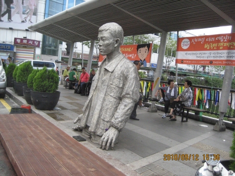 교량상부 전태일 흉상(전태일 1948-1970)