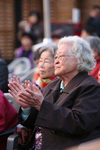 지난 20일 대보유통(주)화성휴게소는 지역주민과 이용객, 사회복지시설 관계자를 초청하여 '사랑의음악회'를 열었고, 화성시청과 브니엘복지원, 섬기의집, 성심양로원 