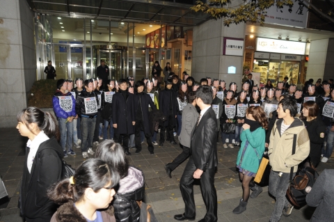 홍대입구역앞 아톰의 게릴라 공연