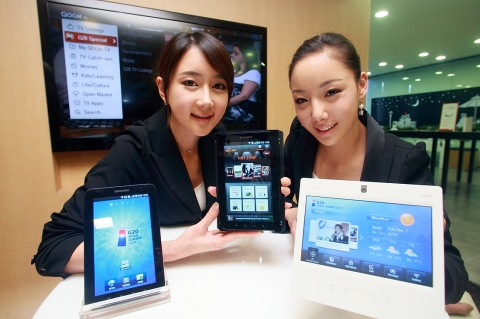 KT는 3일 G20 정상들이 사용할 IPTV, 스타일폰, 모바일 IPTV 등을 선보였다. KT는 G20 정상들이 자국의 언어로 자국의 방송을 볼 수 있도록 하는 등 ‘한국의 배려문화’를 첨단 IT로 구현해냈다고 밝혔다.