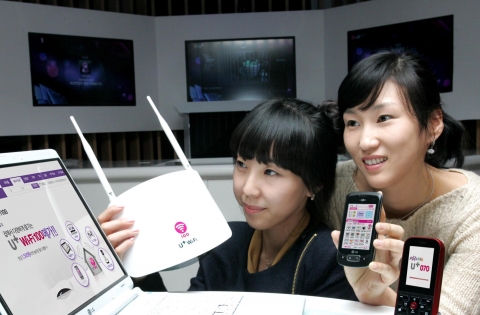 LG U+ (부회장 이상철/www.lguplus.com)의 100Mbps급 초고속 Wi-Fi ‘U+ Wi-Fi100’ 가입자가 20만을 돌파했다. 사진은 ‘U+ Wi-Fi 100’