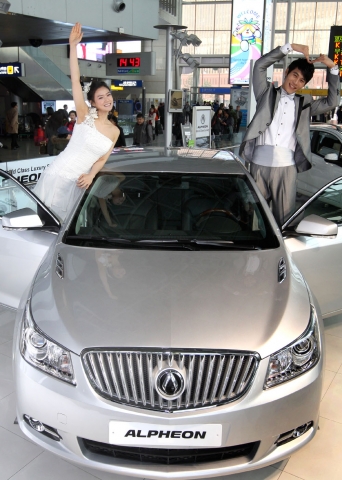 GM DAEWOO, 알페온 100대 예비 신랑, 신부 위한 주말 웨딩카 서비스 실시