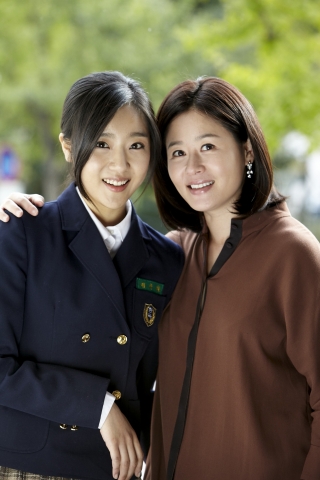 주인공 장수혜와 엄마로 출연하는 정선경