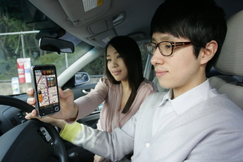 LG U+(부회장 이상철/www.lguplus.com)가 실시간 교통상황을 반영, 목적지까지 가장 빠른 길을 안내하는 지능형 모바일 내비게이션 서비스 ‘OZ Navi’안드로이드 애