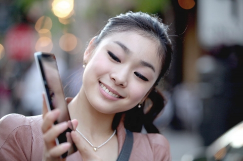 피겨퀸 김연아, ‘갤럭시 탭’에 흠뻑 빠지다