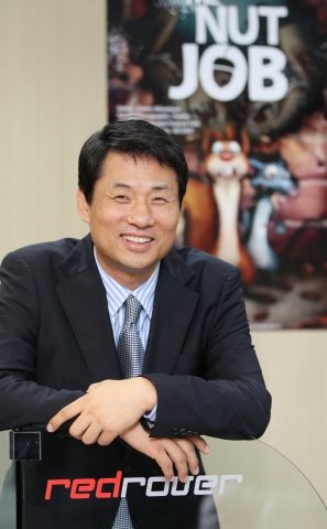 ‘2010년 대한민국 콘텐츠 어워드’ 해외진출 유공자 포상 대통령 표창 수상하는 ㈜레드로버 하회진 대표이사