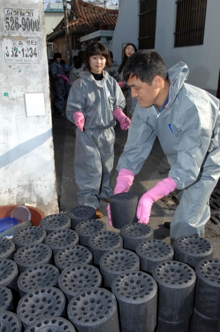 광주시청 공보관실, 연말 사랑의 연탄나누기 행사