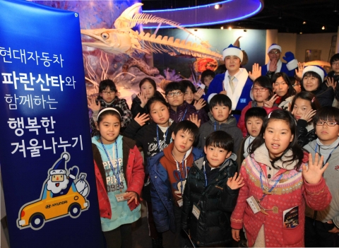 현대자동차는 사내 123개 임직원 봉사단을 중심으로 연말까지 보육원, 무료급식소, 지역아동센터 등 전국 140여 개 복지시설에서 ‘현대차 파란산타와 함께하는 행복한 겨울나누기’ 봉