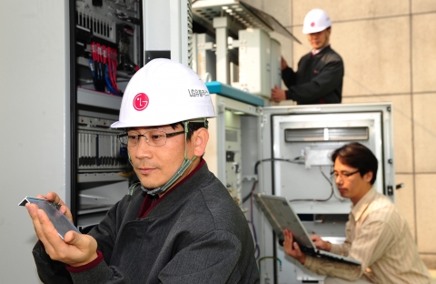 LG U+(부회장 이상철 / www.lguplus.com)가 크리스마스와 연말연시 해맞이 고객들에게 원활한 통화품질을 제공하고 신년 인사 등으로 인한 통화량 폭증에 대비하기 위해 