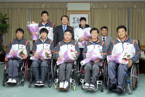 염홍철 대전시장, 2010년 광저우장애인아시아경기대회 메달리스트 격려