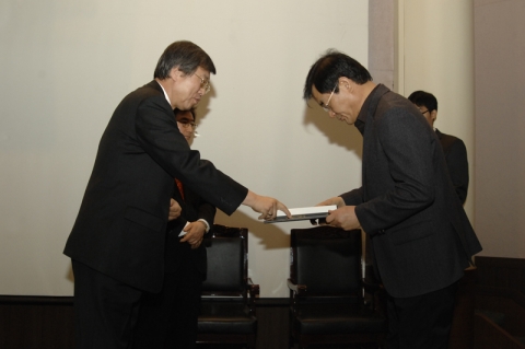 한국식품연구원, 올해의 최우수 연구 및 직원상 수여