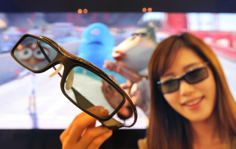 삼성전자, CES 2011서 세계 초경량 명품 3D 안경  선보여